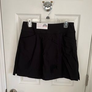 Lady Hagen golf skort. NWT. Medium.
